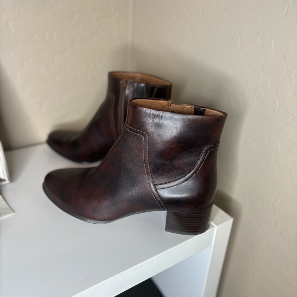 Vionic Kamryn Brown Leather Side Zip Booties Sz 9.5 waterproof - Picture 5 of 9